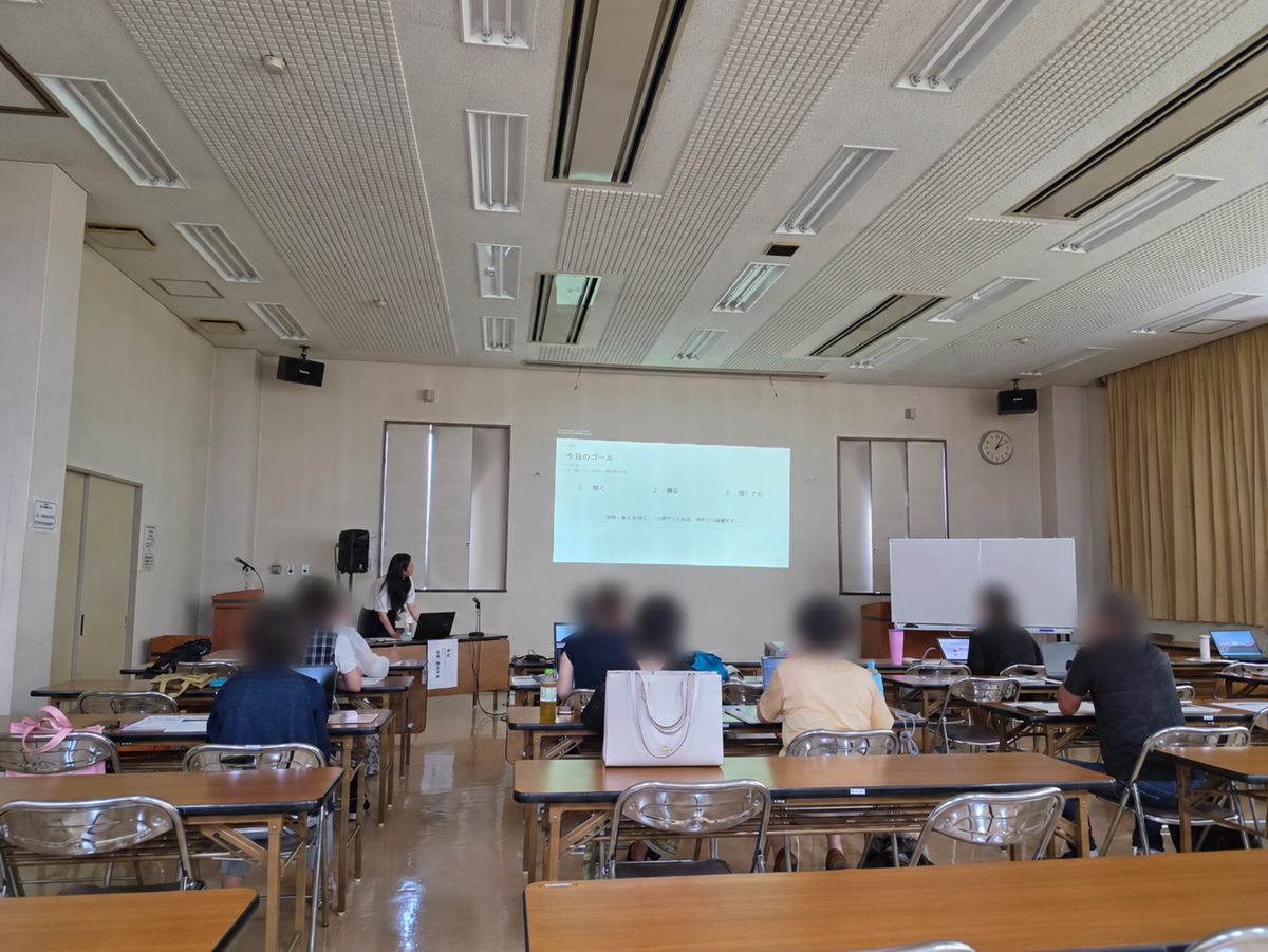 事業者向けAIセミナーの会場風景。参加者の顔・頭まわりをぼかしています。
